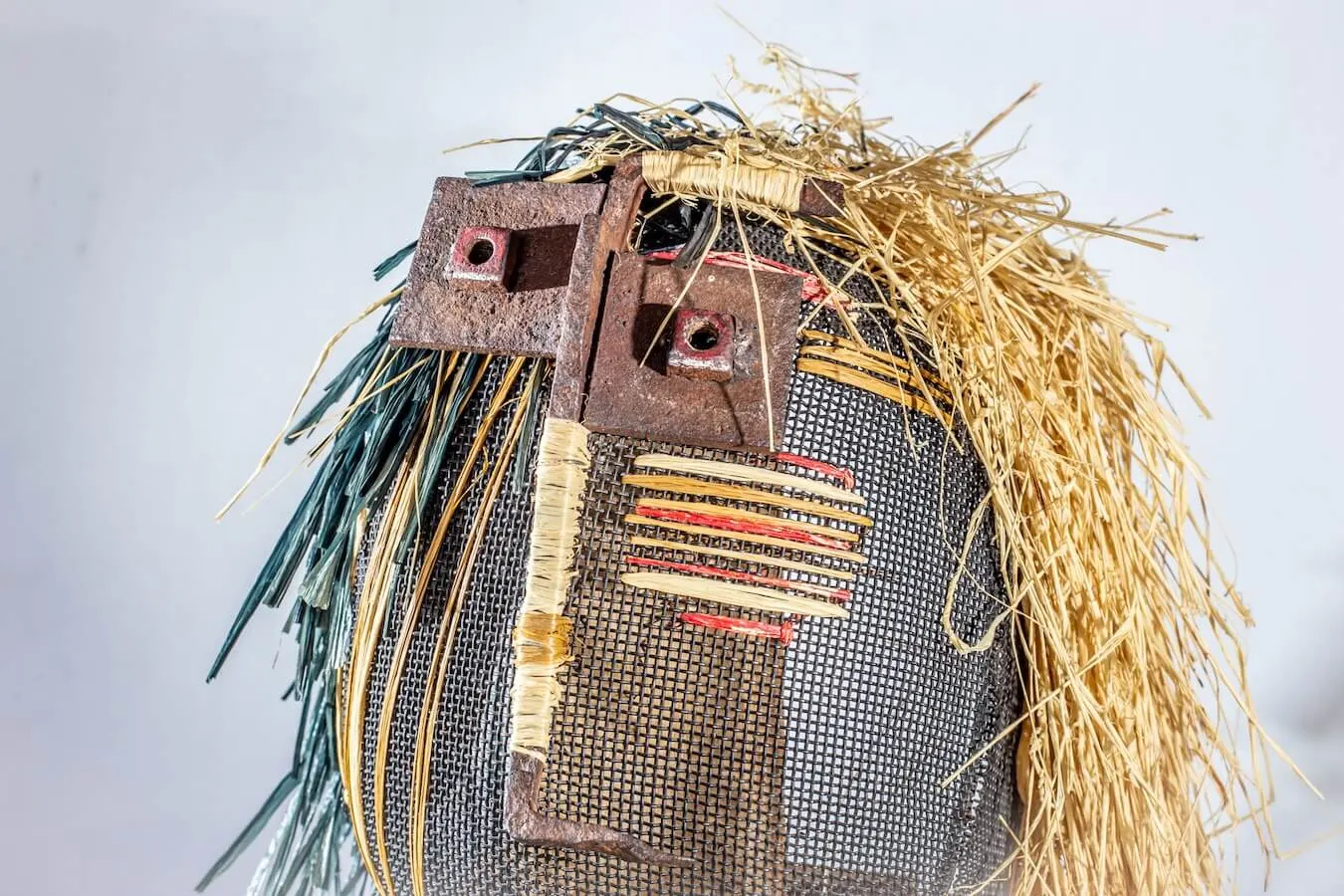 Masque burlesque, détournement d’objets
