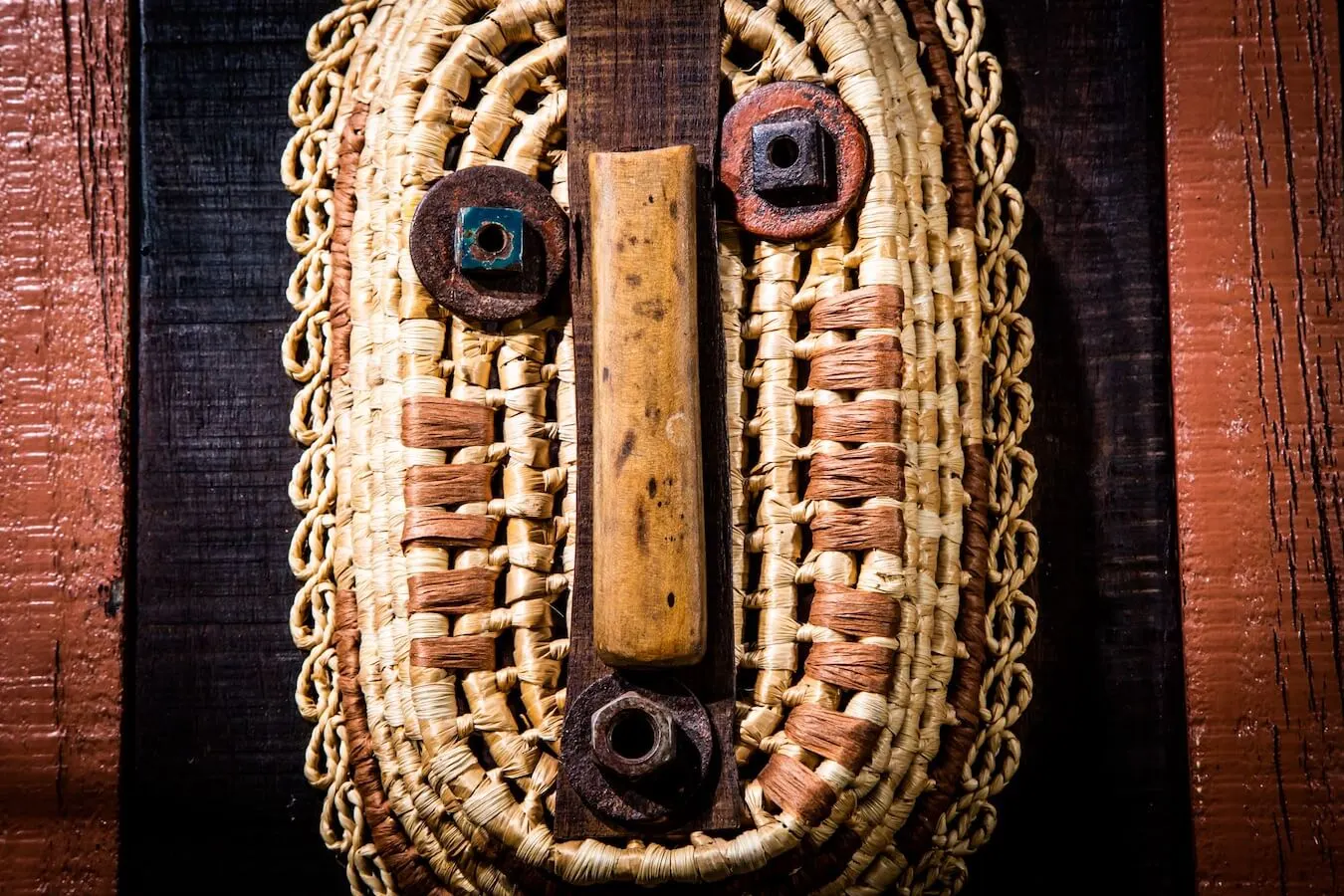 Masque burlesque, détournement d’objets