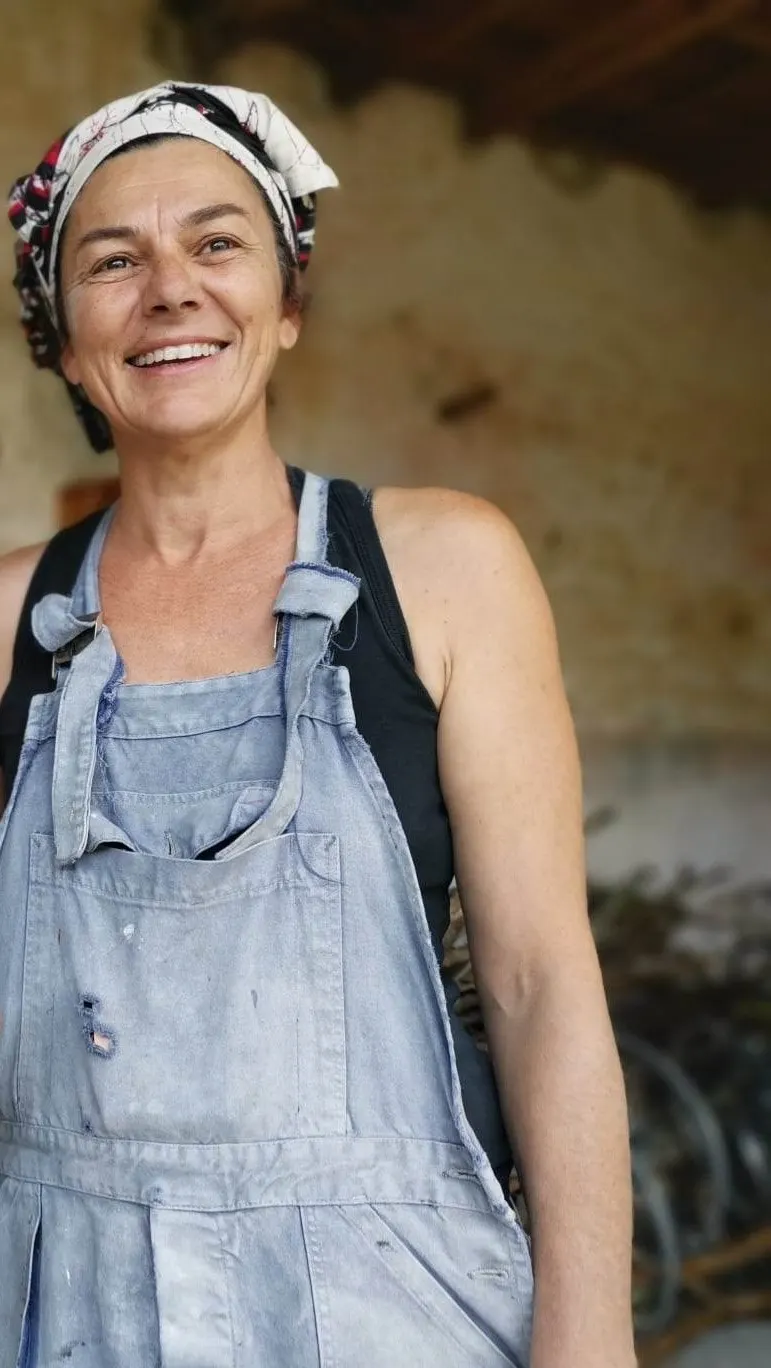 Carine Picotin dans son atelier