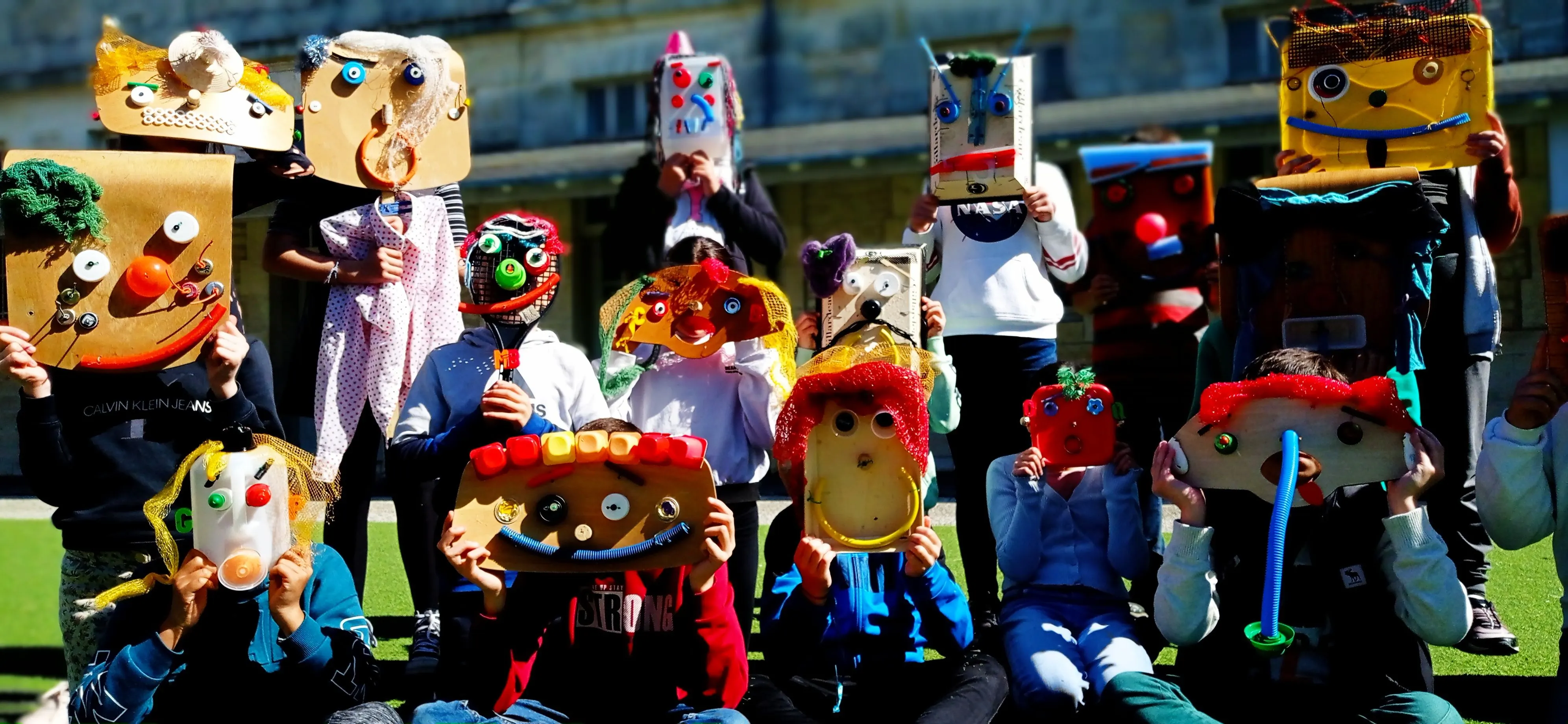 Stage masques en école primaire