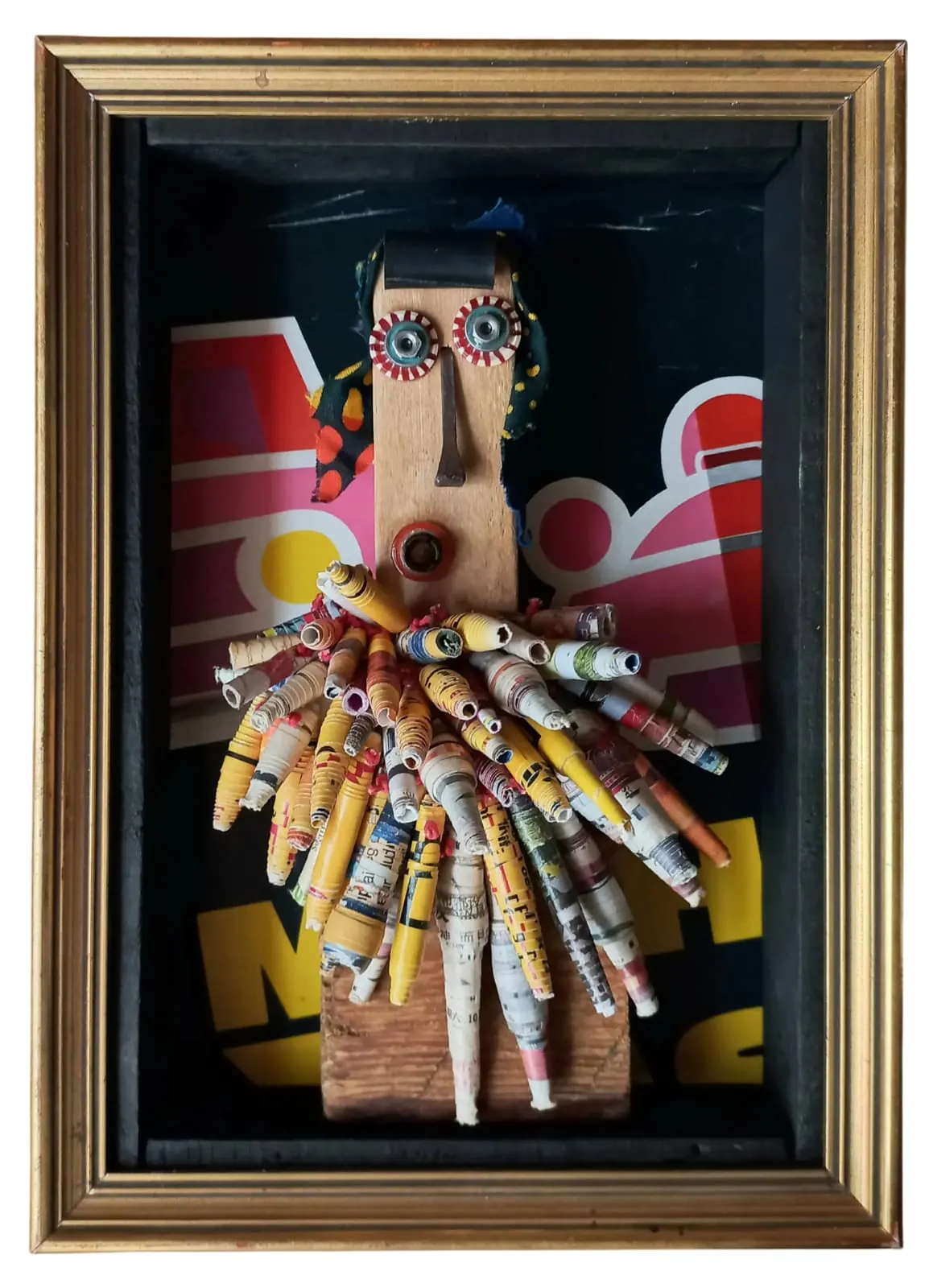 Miss Paper · Trombine de Carine Picotin, chevelure en perles de papier roulé dans un cadre doré